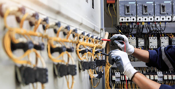 Professional Electrician technician working in Strongsville, OH